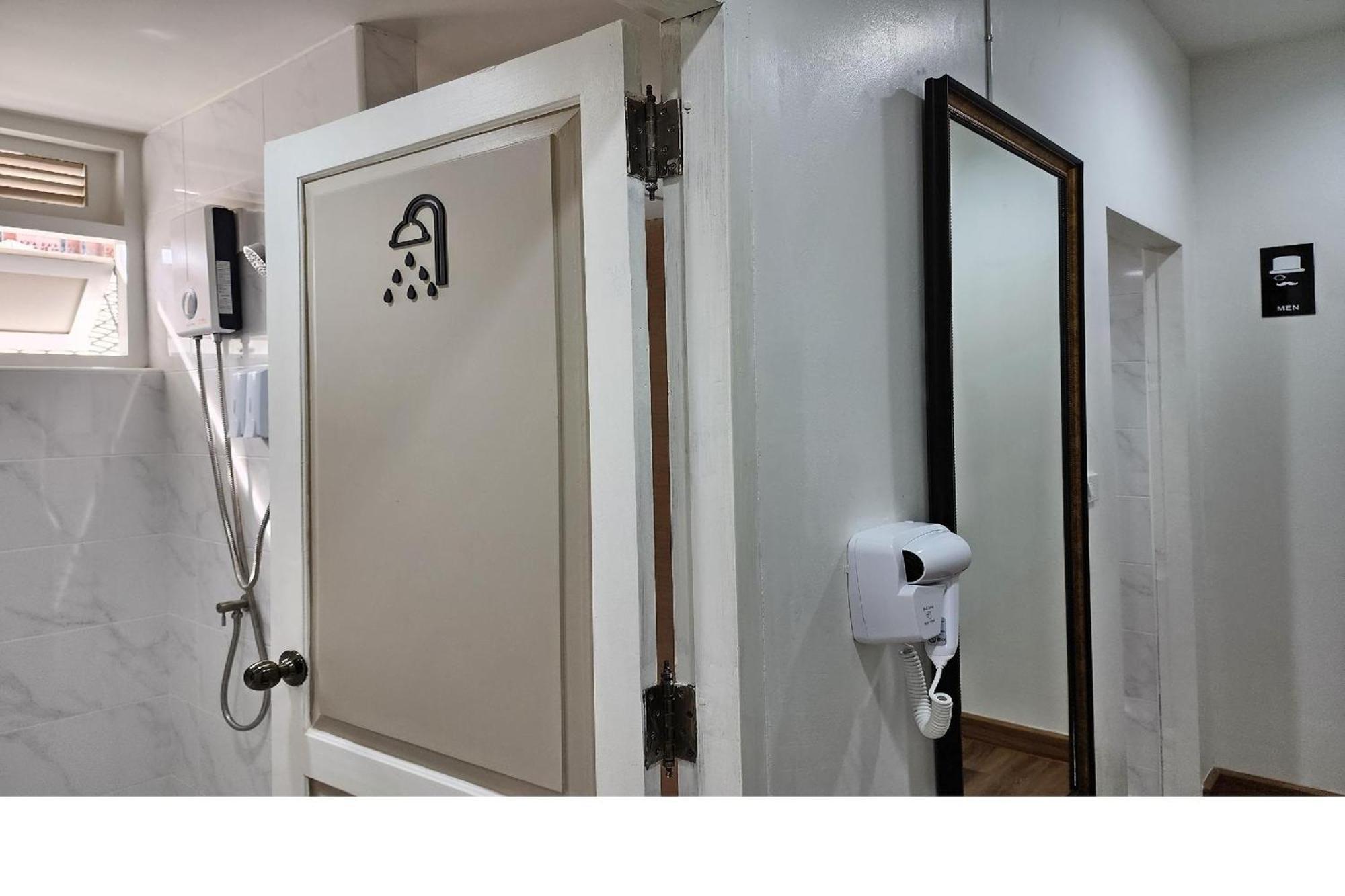 Forgotten Hostel Silom Μπανγκόκ Εξωτερικό φωτογραφία